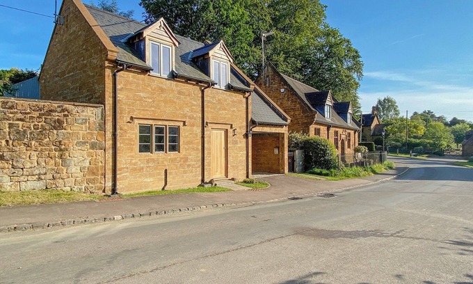 Banbury Cottage | 2 bedroom accommodation in Farnborough, near Banbury