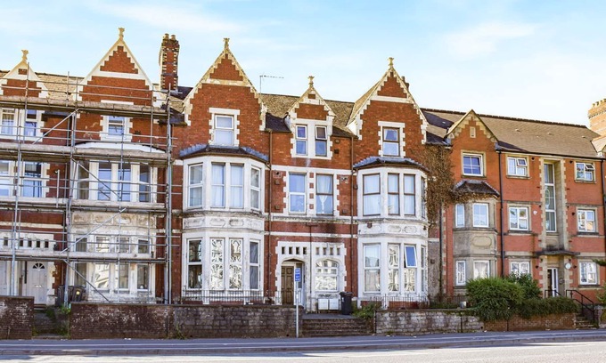 Adamsdown Cottage | 2 bedroom accommodation in Cardiff