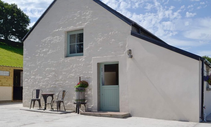 Mawr Cottage | 2 bedroom accommodation in Garnswllt, near Ammanford
