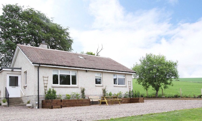 Alford Cottage | 2 bedroom accommodation in Glenkindie, near Alford