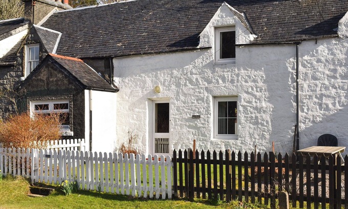 Kentallen Cottage | 2 bedroom accommodation in Kentallen, near Appin