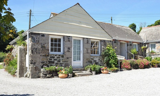 Helston Cottage | 2 bedroom accommodation in Ruan Minor, near Helston