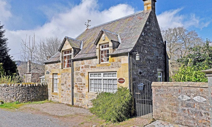 Murthly Cottage | 2 bedroom accommodation in Birnam, near Dunkeld