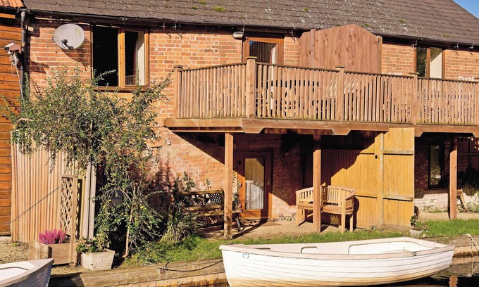 Smallburgh Cottage | 2 bedroom accommodation in Wayford Bridge, near Stalham