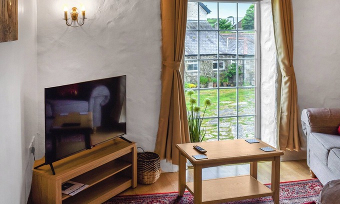 Mabe Burnthouse Cottage | 2 bedroom accommodation in Penryn, near Falmouth