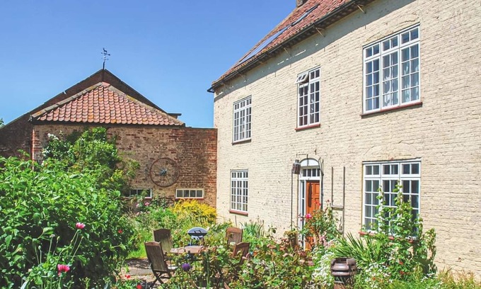 Ryther Ski Chalet | 2 bedroom accommodation in Stillingfleet, York