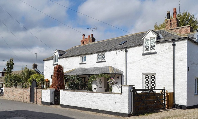 Sigglesthorne Cottage | 2 bedroom accommodation in Sigglesthorne, near Hornsea