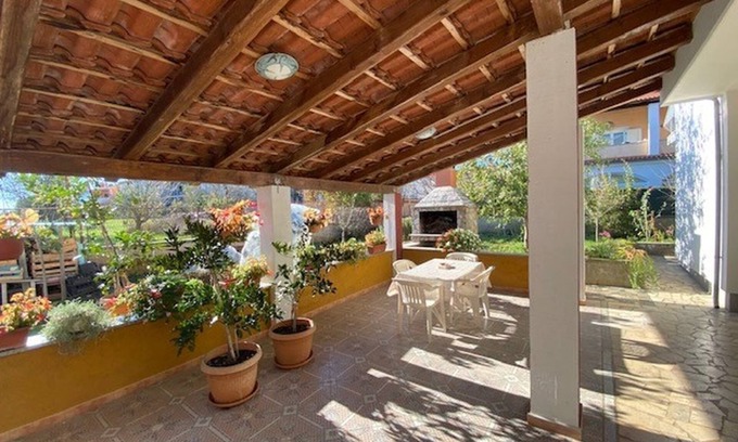 Valdebek House | 2 Bedroom accommodation in Pula with terrace and barbecue