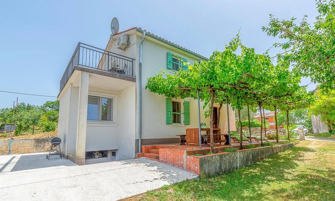 Sumber House | 2 bedroom amazing home in Nedescina
