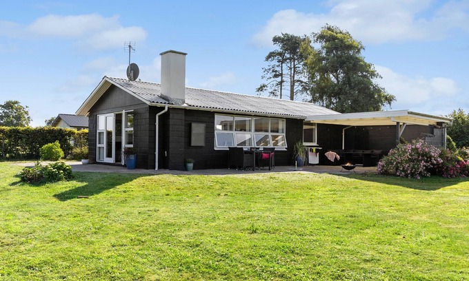 Skastrup Strand House | 2 bedroom amazing home in Bogense