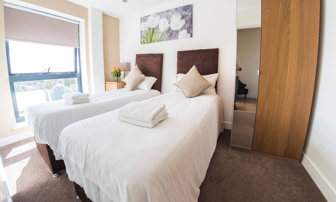 Clementswood Apartment | 2 Bedroom Apartment at Ilford Tower Apartments
