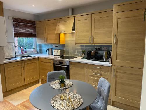 Southfield Apartment | 2 Bedroom Apartment Chiswick Park Tube Station