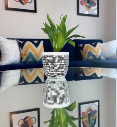 Flitwick Apartment | 2 Bedroom Apartment - Flitwick - Contractor Friendly - Tourist Ready - Full Kitchen - WiFi - Smart TV - Sofa Bed - FREE Parking - Ideal for Short or Long Stays