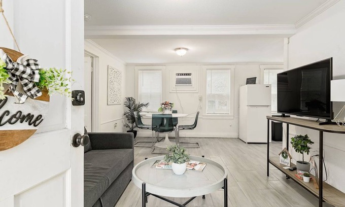 Lakeland Apartment | 2-Bedroom Apartment Located Near Downtown Lakeland & Lake Hollingsworthn