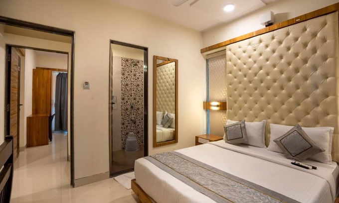 Santacruz Apartment | 2 bedroom apartment near Mumbai Airport