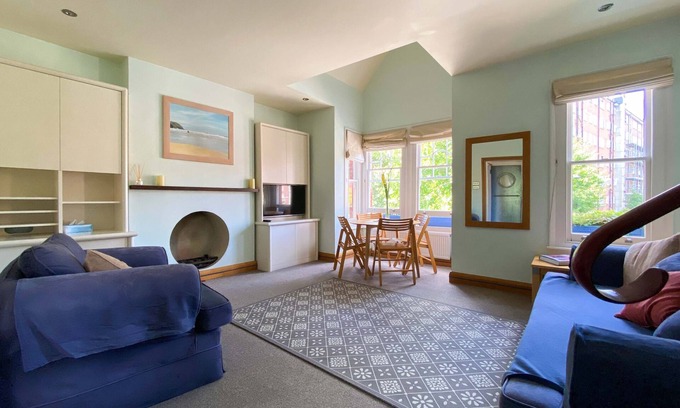 Ravenscourt Park Apartment | 2 BEDROOM APARTMENT, WEST LONDON