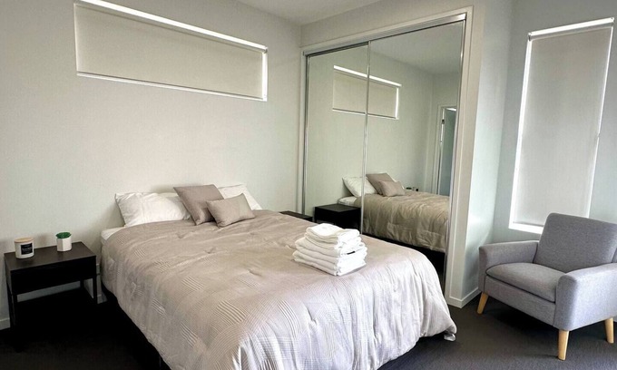 Upper Mount Gravatt Apartment | 2 Bedroom Apt with Views/Shops/Parking/Garden City