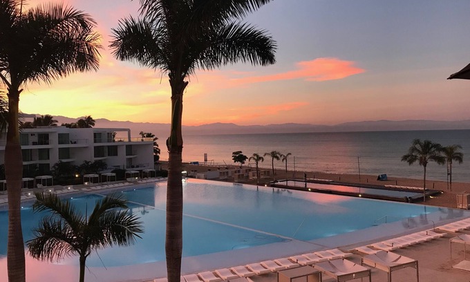 Flamingos Condo | 2 Bedroom Beachfront Condo, Beautiful Ocean and Pool Views