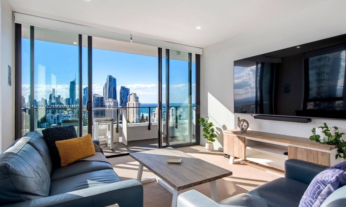 Broadbeach Apartment | 2 Bedroom Broadbeach Stay – Walk to Beach