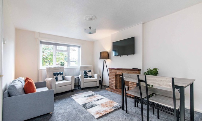 Bramcote House | 2-Bedroom Bungalow in Beeston