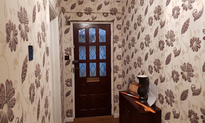 Pettits House | 2 bedroom bungalow in Romford sleeps 7