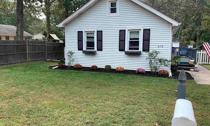 Somers Point House | 2-bedroom bungalow in delightful Somers Point, NJ