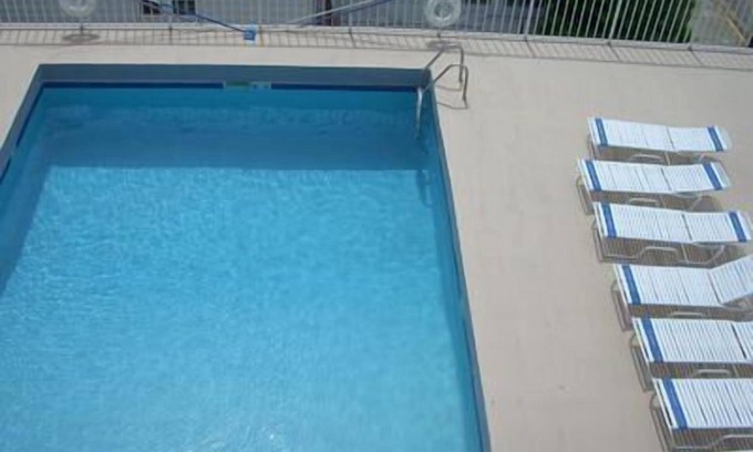 North End Condo | 2 Bedroom Condo *Pool* 1 Block from Beach