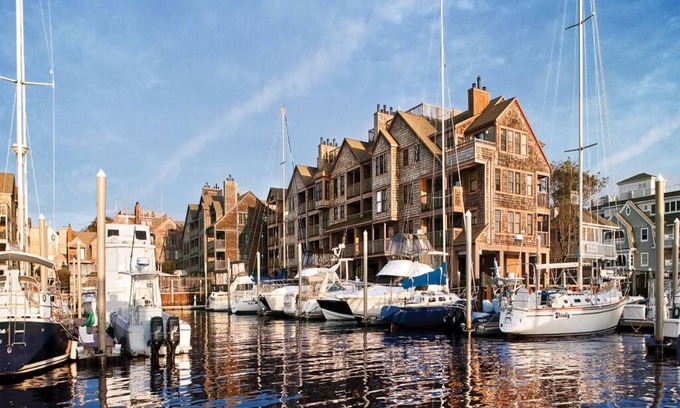 Historic Hill Condo | 2 Bedroom Condo, Sleeps 6, Kitchen, Downtown Newport, on Wyndham Onshore Resort!