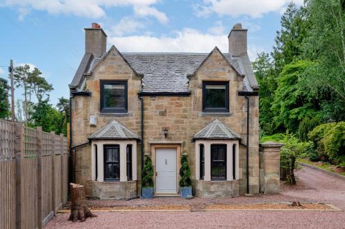 Newbattle House | 2 Bedroom Cottage-Free Parking