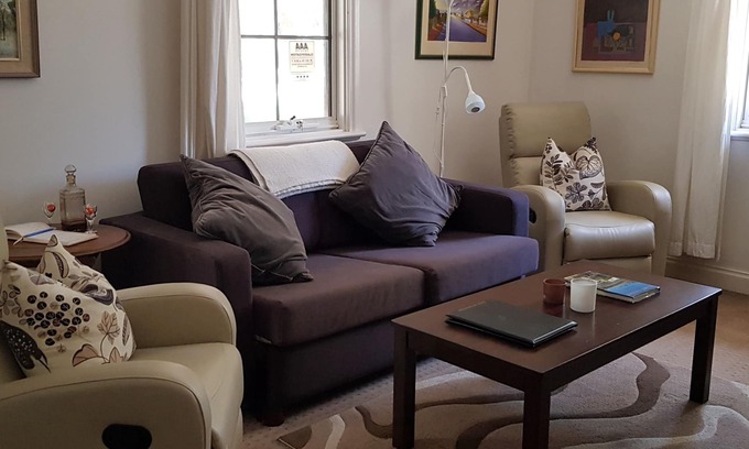 Upper Wakefield Bed & Breakfast | 2 Bedroom Cottage in the beautiful Clare Valley