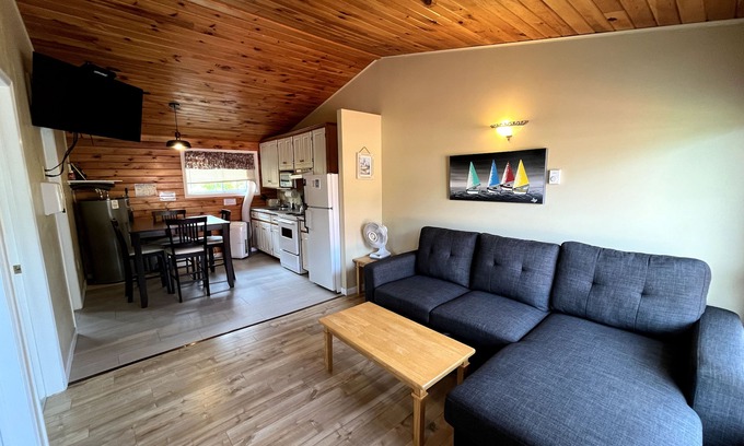 Stanhope Cottage | 2-bedroom Cottage next to PEI National Park- Stanhope Cottages
