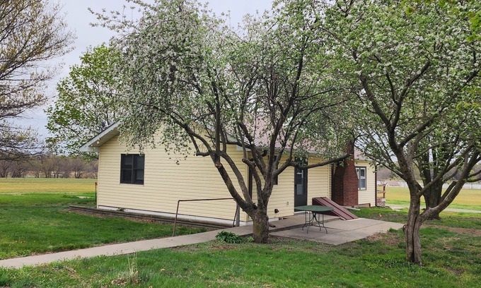 Holmesville Cabin | 2-bedroom country cabin pet friendly and horse boarding