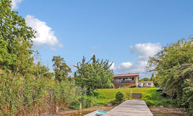 Mecklenburgische Kleinseenplatte Apartment | 2 bedroom cozy apartment in Below