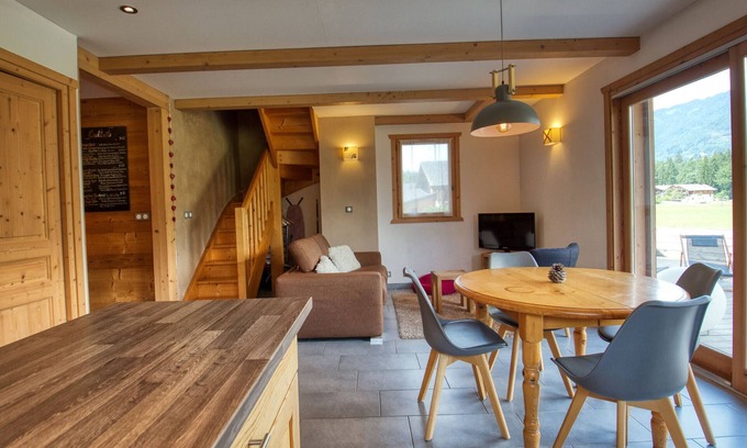 Samoens Apartment | 2-bedroom duplex with large terrace, pets allowed, in Samoëns