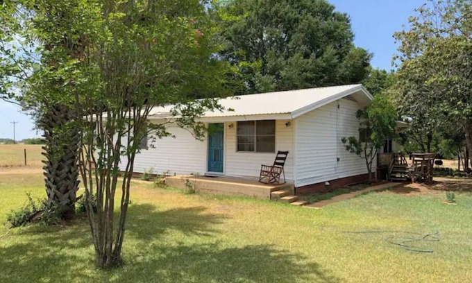 Lee County House | 2-BEDROOM Farmhouse