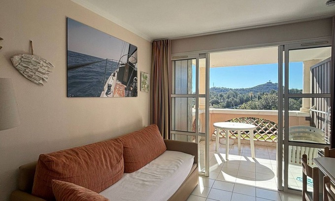 Cap Esterel Apartment | 2-bedroom for 4 with pool, parking and air conditioning