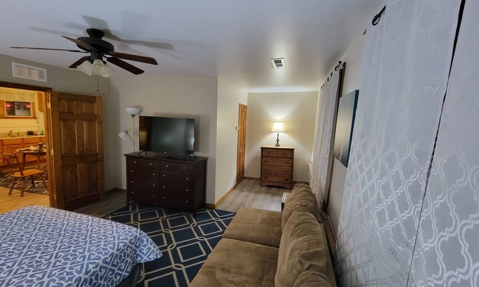 Tell City Apartment | 2 bedroom full kitchen washer/dryer 30 minutes to Holiday World Pet Friendly!
