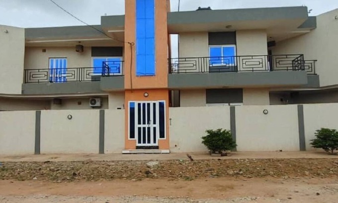 Lome House | 2 Bedroom Furnished Living Room, Air-conditioned Legbassito Loménnn