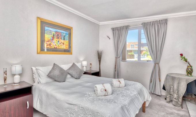 L'Agulhas Apartment | 2 BEDROOM FURNISHED SELF CATERING APARTMENT AGULHAS SOUTH AFRICA