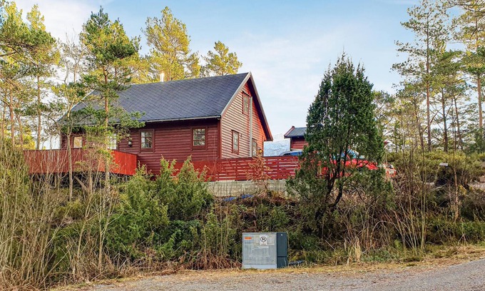 Gjuvsland House | 2 bedroom gorgeous home in Varaldsøy
