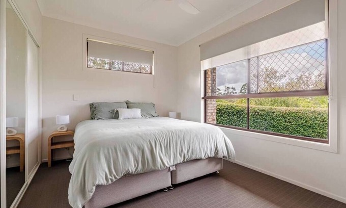 Nerang Cottage | 2 Bedroom Granny Flat in Nerang with Shared Pool!