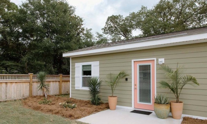 Green Meadow House | 2 bedroom guesthouse with private fenced in yard!