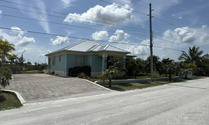 Lubbers Quarters Cay House | 2 Bedroom Home with Dock Slip
