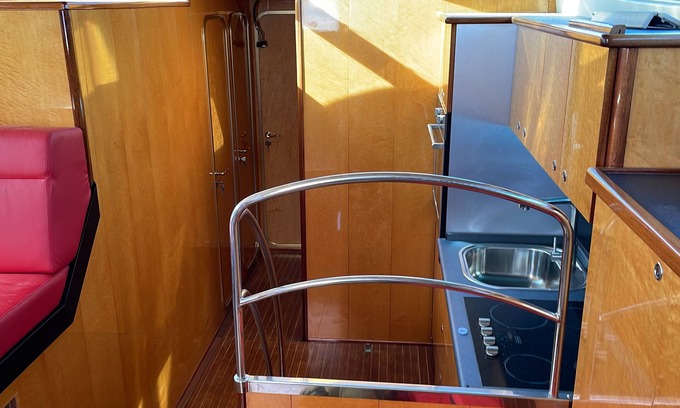 Lido di Ostia Boat Rental | 2 Bedroom Houseboat in Lido di Ostia