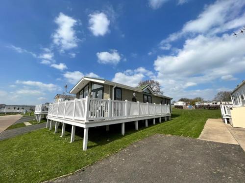 Ryde House | 2 Bedroom Lodge TH35, Nodes Point, St Helens, Isle of Wight