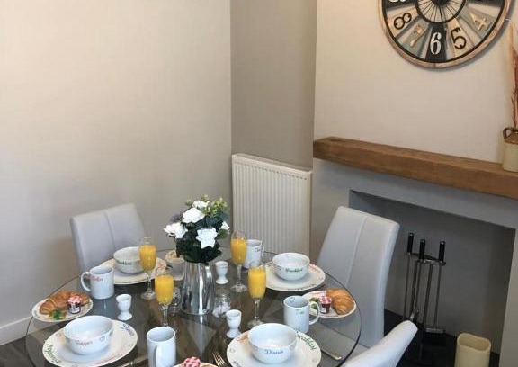Luton House | 2 Bedroom Luton Townhouse