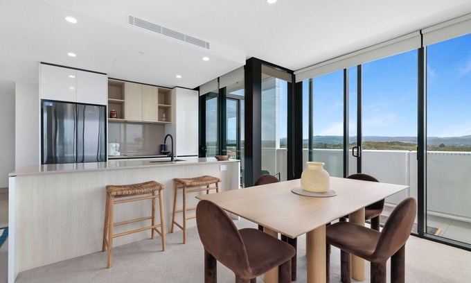 Burleigh Heads Apartment | 2 Bedroom Luxury in Burleigh Heads!