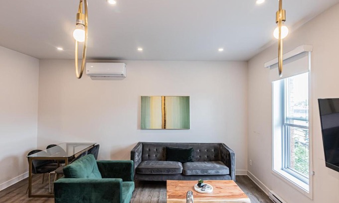 Griffintown Apartment | 2 Bedroom Luxury in the Mile End by Den Stays