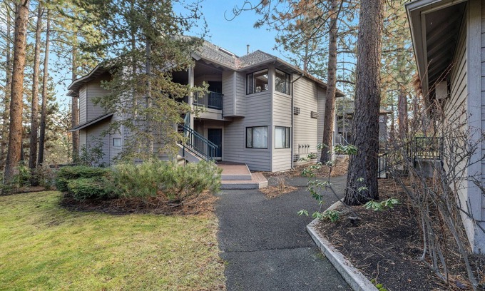 Southwest Bend Condo | 2 Bedroom Mt Bachelor Condo-Resort Amenities