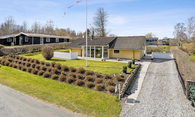 Pøt Strandby House | 2 bedroom nice home in Juelsminde